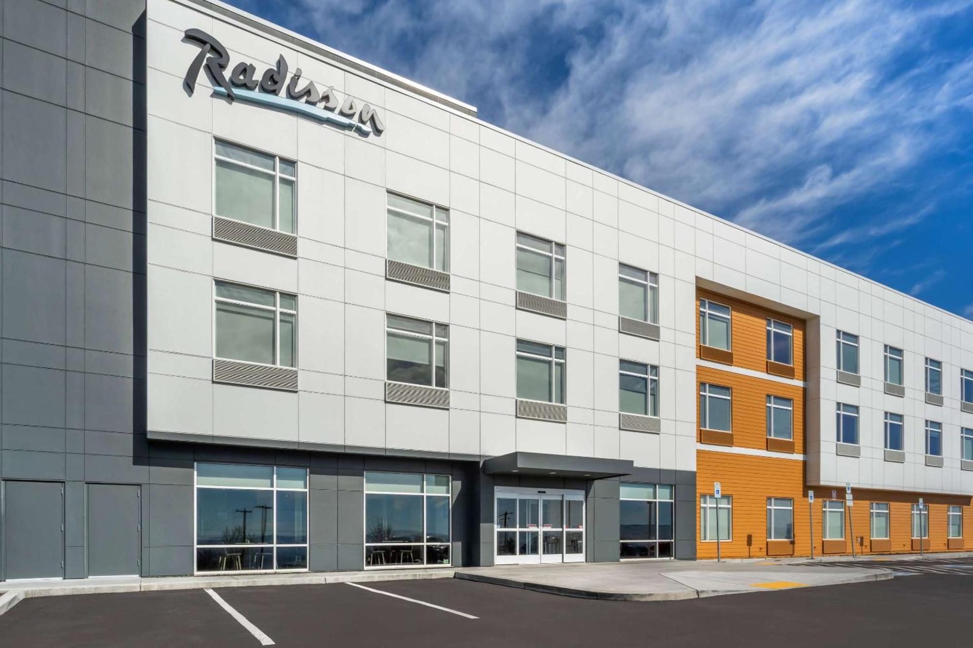 Radisson Hotel Pendleton Airport Exterior photo